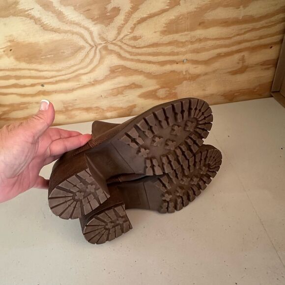 Mia Brown Chelsea Boots - Picture 4 of 6